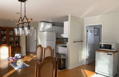 Dunchurch Cottage | 4 Season Cottage on pristine Whitestone lake!