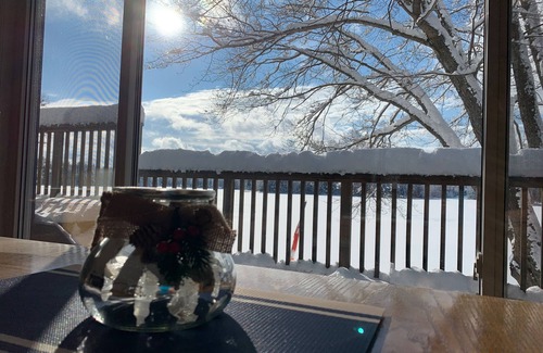 Dunchurch Cottage | 4 Season Cottage on pristine Whitestone lake!
