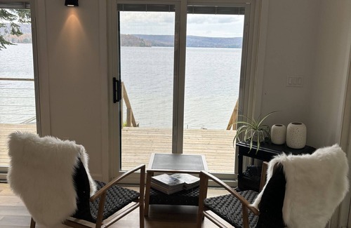 Hastings Highlands House | 4 season LAKEHOUSE on Papineau. Modern vibe, HOT TUB + expansive lake viewsn