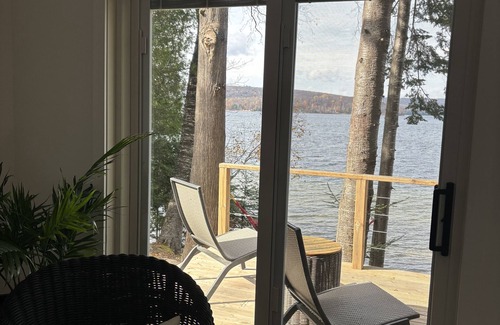 Hastings Highlands House | 4 season LAKEHOUSE on Papineau. Modern vibe, HOT TUB + expansive lake viewsn