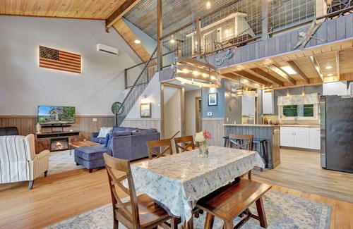 Lily Dale Cottage | 4 Season Lakeside Cottage - The Dragonfly Inn & Resort
