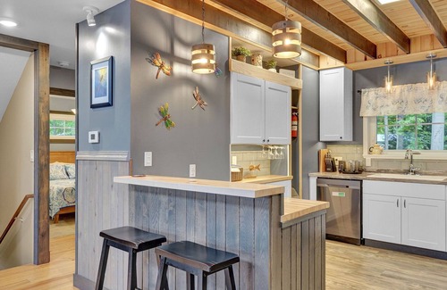 Lily Dale Cottage | 4 Season Lakeside Cottage - The Dragonfly Inn & Resort