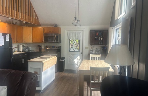 Lake Ariel House | 4 Season Lakeview Chalet in The Hideout Gated Community!