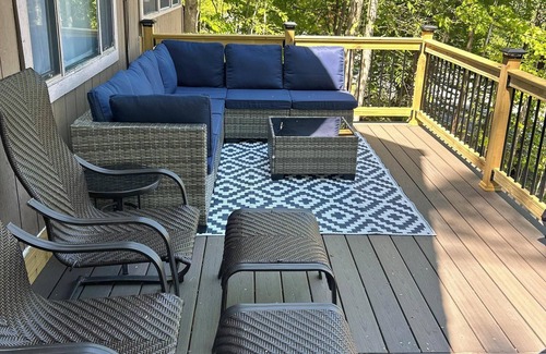 Lake Ariel House | 4 Season Lakeview Chalet in The Hideout Gated Community!