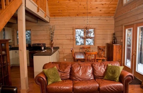 Dysart et al Cottage | 4 season log cottage on Kennisis Lake