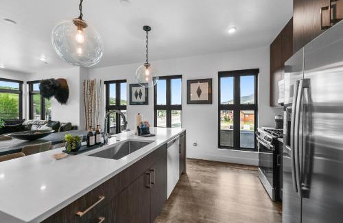 Silverthorne House | 4-Season Modern Mountain Penthouse with Private Hot Tub & Scenic Views