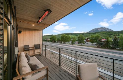 Silverthorne House | 4-Season Modern Mountain Penthouse with Private Hot Tub & Scenic Views
