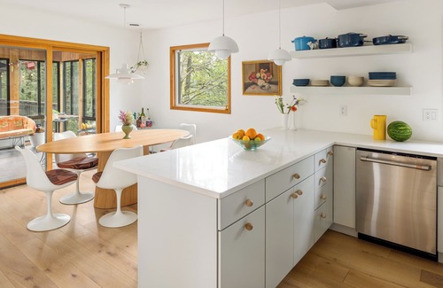 Athens House | 4 season private lakefront rental - perfect city escape/lakefront oasis