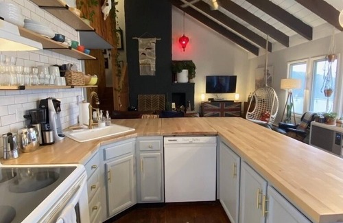 Denver House | 4 season Ski Chalet - Good Vibes Only
