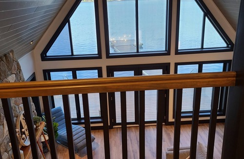 Severn Cottage | 4 Seasons Comfort at Tea Lake