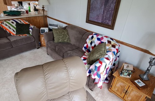 Westerose Cabin | 4 Seasons Lakeview Cottage at Pigeon Lake