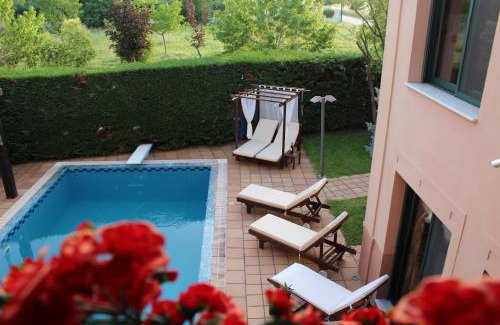 Trikala Villa | 4-seasons pool villa near Meteora