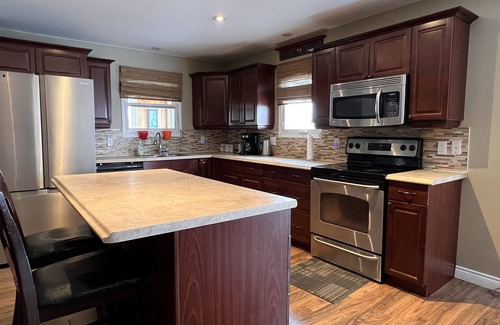 Orillia Cottage | 4 seasons waterfront cottage with hot tub on Lake Simcoe