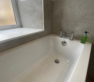 Paisley Apartment | 4 Smithhills Central 2 bed sleeps 4
