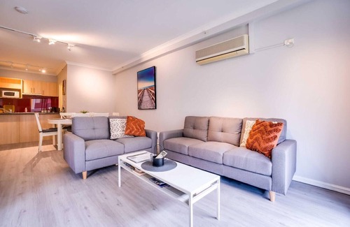 East Perth Apartment | 4 So Much More Family Apt 2BR Parking