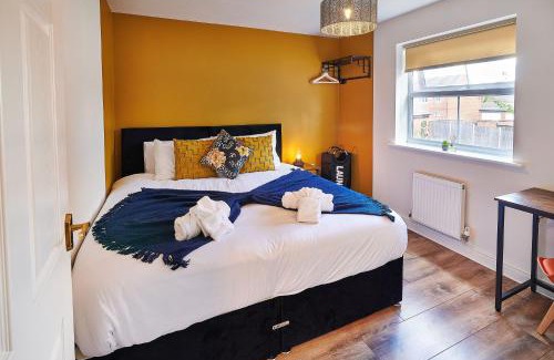 Tamworth House | 4 Spacious Bedrooms, En-Suites, Private Driveway, Tamworth Accommodation for Contractors and Families