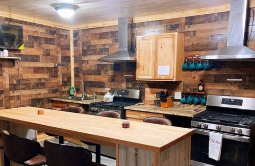 Leadville Bed & Breakfast | #4 Spacious Dog Friendly Cozy Motel Room Leadville