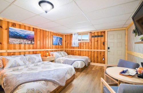 Leadville Bed & Breakfast | #4 Spacious Dog Friendly Cozy Motel Room Leadville
