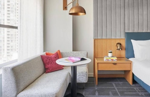 Streeterville Hotel | 4 Spacious Units Close to Navy Pier and Willis Tower! Parking, Pets Allowed!