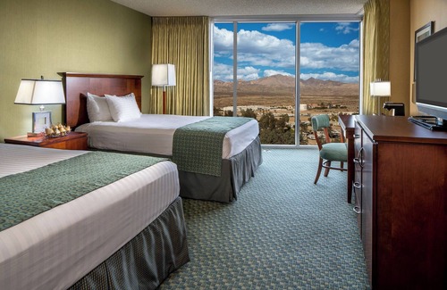 Laughlin House | 4 Spacious Units for Large Groups, Casino, Pool, Restaurants, Game Rooms!