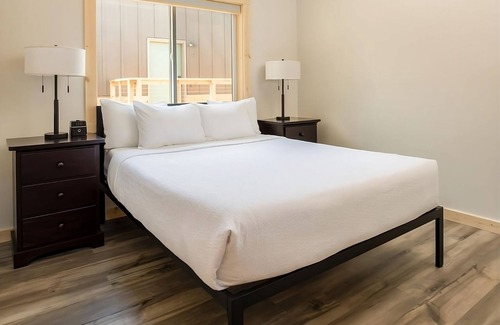 Boardman Hotel | 4 Spacious Units w/Large Picture Windows. Pet-friendly, Outdoor pool, Parking