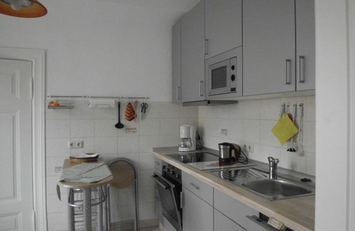 Roddan Apartment | 4-star apartment for 2 people in a renovated monument (upper floor) with a four-sided courtyard