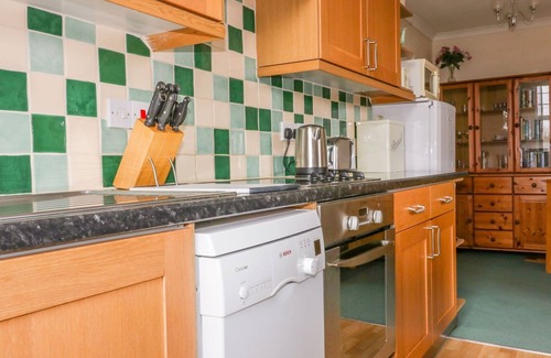 Harlyn Apartment | 4 Star apartment just 200 meters from superb sandy beach at Harlyn Bay