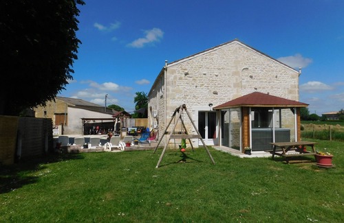 Saint-Quantin-de-Rancanne House | 4-star gîte 35 minutes from the beach at St Georges de Didonne