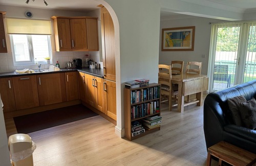 Watton Apartment | 4 Star Luxury Ground Floor apartment, quiet with 2 car covered parking