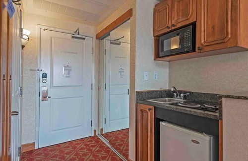 Zermatt House | 4-Star Zermatt Resort King Suite Only 15 Mins to Park City and Sundance!