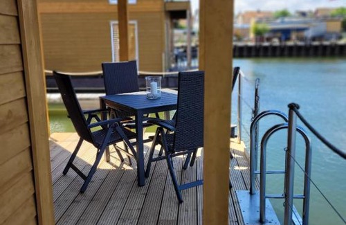 Ostvorpommern Boat Rental | 4 Sterne Dtv Floating House