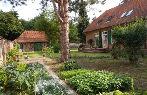 Eutin Apartment | 4 Sterne Wohnen "Zum alten Forsthof" am Schlosspark, App 1 "smuck und groot"
