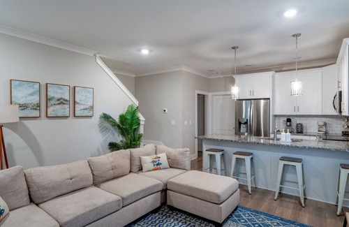 Lakewood House | 4-Story 4 BDR Sleeps 11 w/Rooftop Patio!