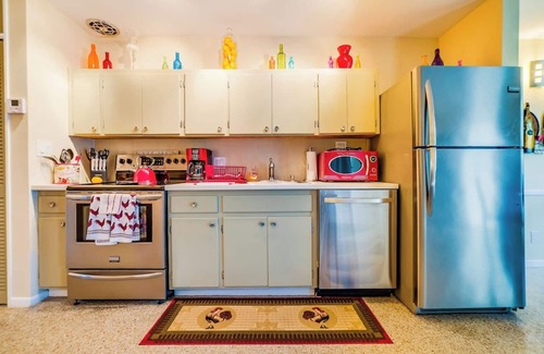 Poinsettia Heights Apartment | #4 ❤️ Sunny, Newly Furnished 1BR apt