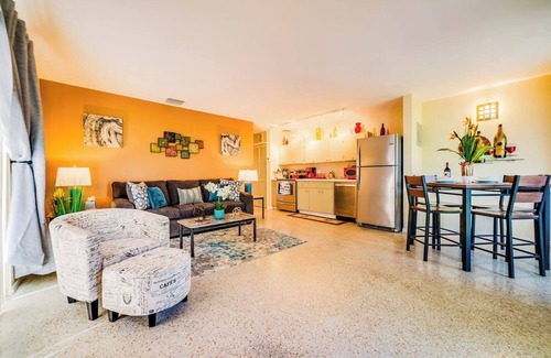 Poinsettia Heights Apartment | #4 ❤️ Sunny, Newly Furnished 1BR apt