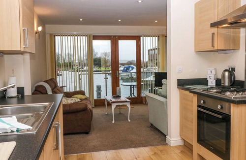 Tewitfield Cottage | 4 TEAL HOUSE, pet friendly, country holiday cottage in Tewitfield
