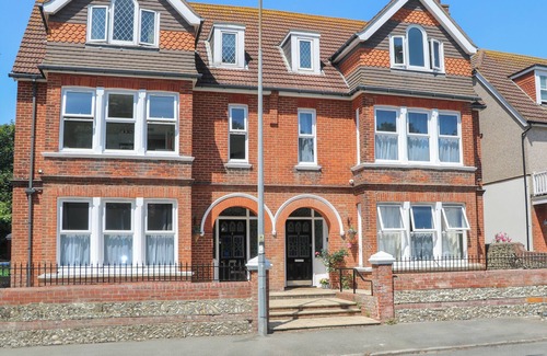 Seaford Cottage | 4, THE CUCKMERE, pet friendly, country holiday cottage in Seaford
