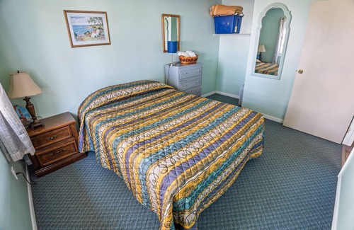 Oscoda Resort | #4 Thomas' Parkside Cottages, 2BR Wheelchair access w/Huron Beach view.