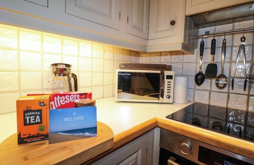 Truro Cottage | 4 TRENHAILE TERRACE, character holiday cottage in Malpas, Cornwall