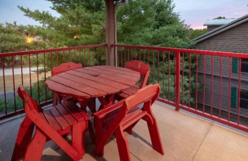 Branson Apartment | 4 Two-Bedroom Villas| Pools, Tubs & Sports Fun for Everyone