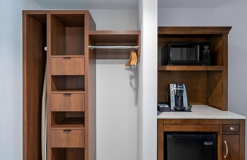 Radnor - Fort Myer Heights Hotel | 4 Units | Family Friendly Haven Near DC's Top Attractions & Landmarks