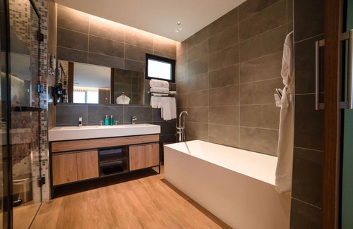 Oranjestad Resort | 4 Units | Tropical Island Oasis w/Modern Amenities & Scenic Ocean Views