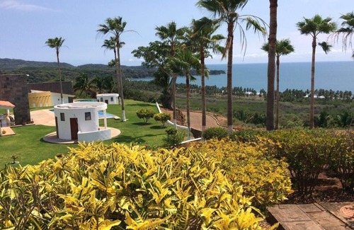Santa Cruz House | #4 Villa Shared Pool & Spa, 3 Bedrooms/2 Bath, Private Beach Ramada