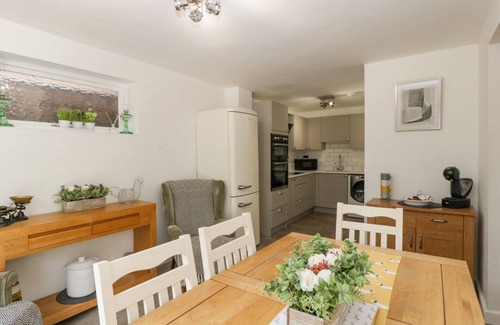 Mordiford House | 4 WALLFLOWER ROW, pet friendly, with a garden in Hereford