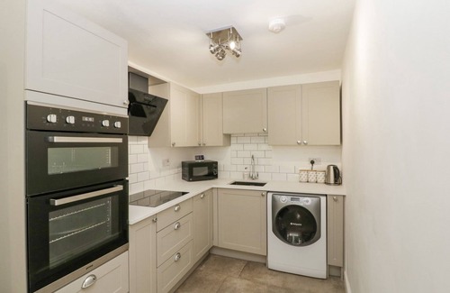 Mordiford House | 4 WALLFLOWER ROW, pet friendly, with a garden in Hereford