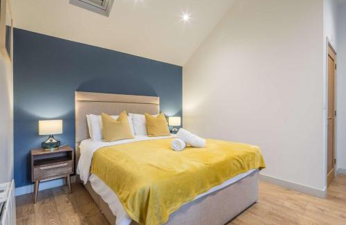 Cambridge Ski Chalet | 4 x Newly refurbished private access rooms with ensuites - restaurant on-site