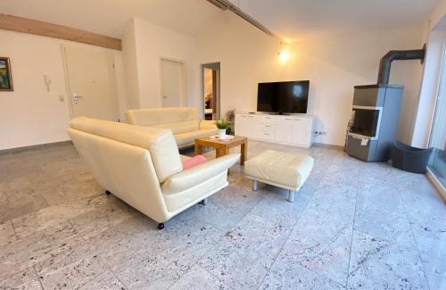 Boeblingen Apartment | 4 Zimmer Apartment, 125 qm, ruhig und zentrumsnah, max 5 Pers, Dachterasse, Garage, 1000 MBit