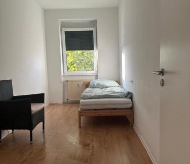 Bruchsal Apartment | 4 Zimmer Bruchsal/Bahnhof Zentrale Lage (Monteurzimmer)