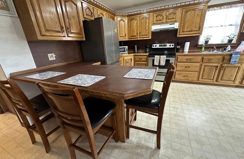 New Oxford House | 40-acre farm Barndominium Close to Gettysburg, York, Hanover Sleeps 7