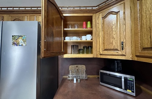 New Oxford House | 40-acre farm Barndominium Close to Gettysburg, York, Hanover Sleeps 7